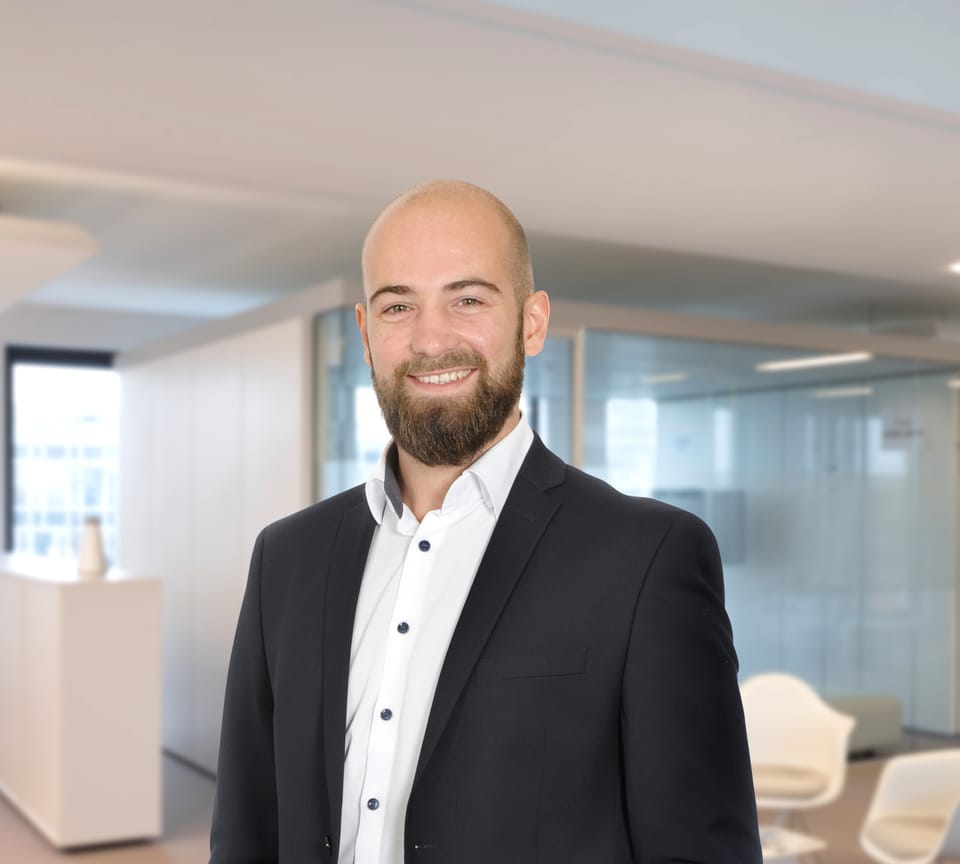 Kevin Nielebock in der Agentur in Westerstede